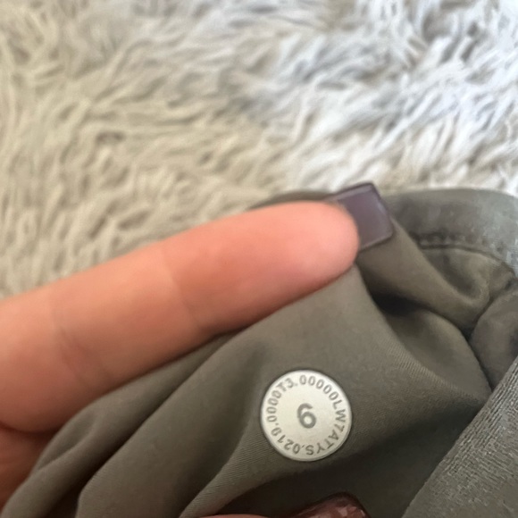 Lululemon shorts - Picture 4 of 5